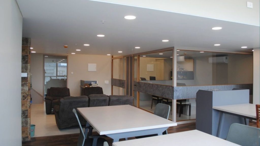 Easy 2 Work – Ghatkopar West, Mumbai